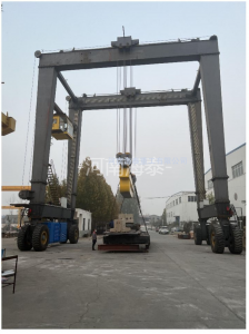 阿聯(lián)酋-輪胎式起重機-HSC120t-14.3m